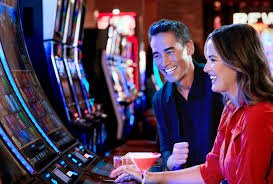 Payout table display and bet confirmation screen